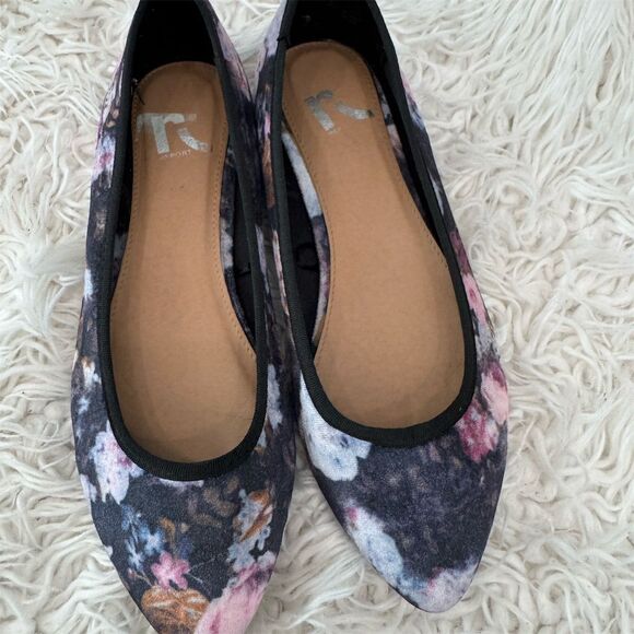 Report Women's Black Floral Balletcore Velvet Pointed Toe Flats Size 8.5 - Picture 1 of 8